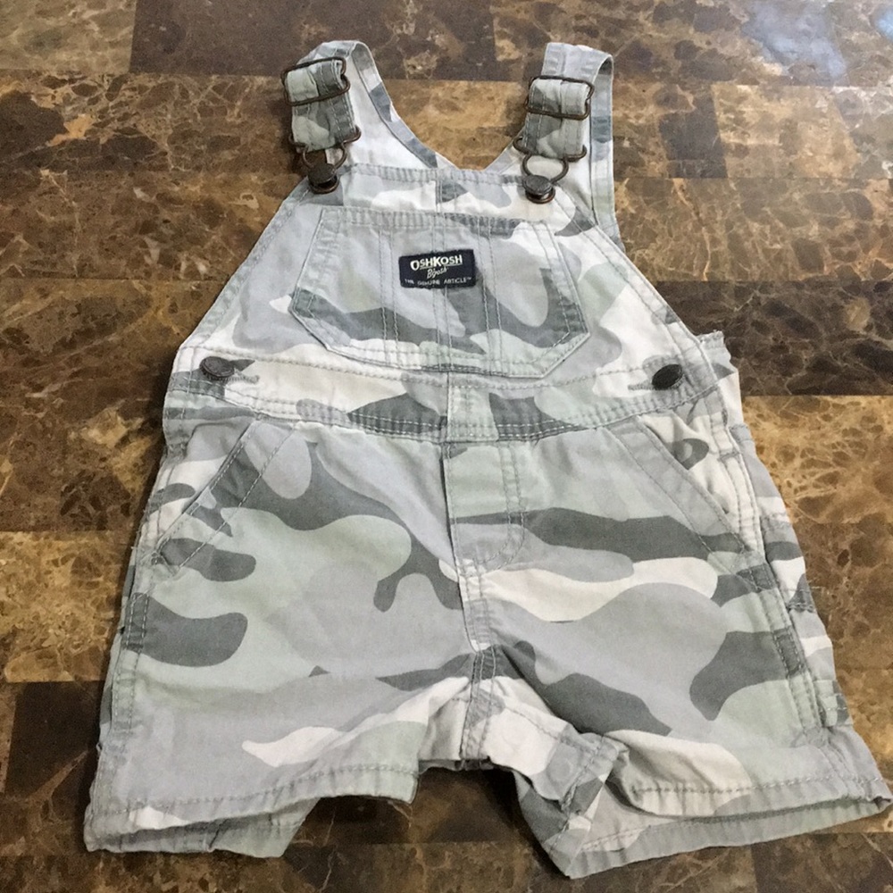OSHKOSH Baby Overall short 12Msz worn once